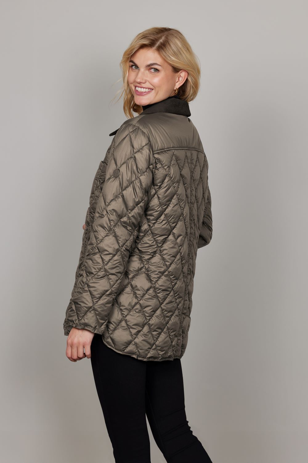 Junge Mona Kv. 66 63-Taupe