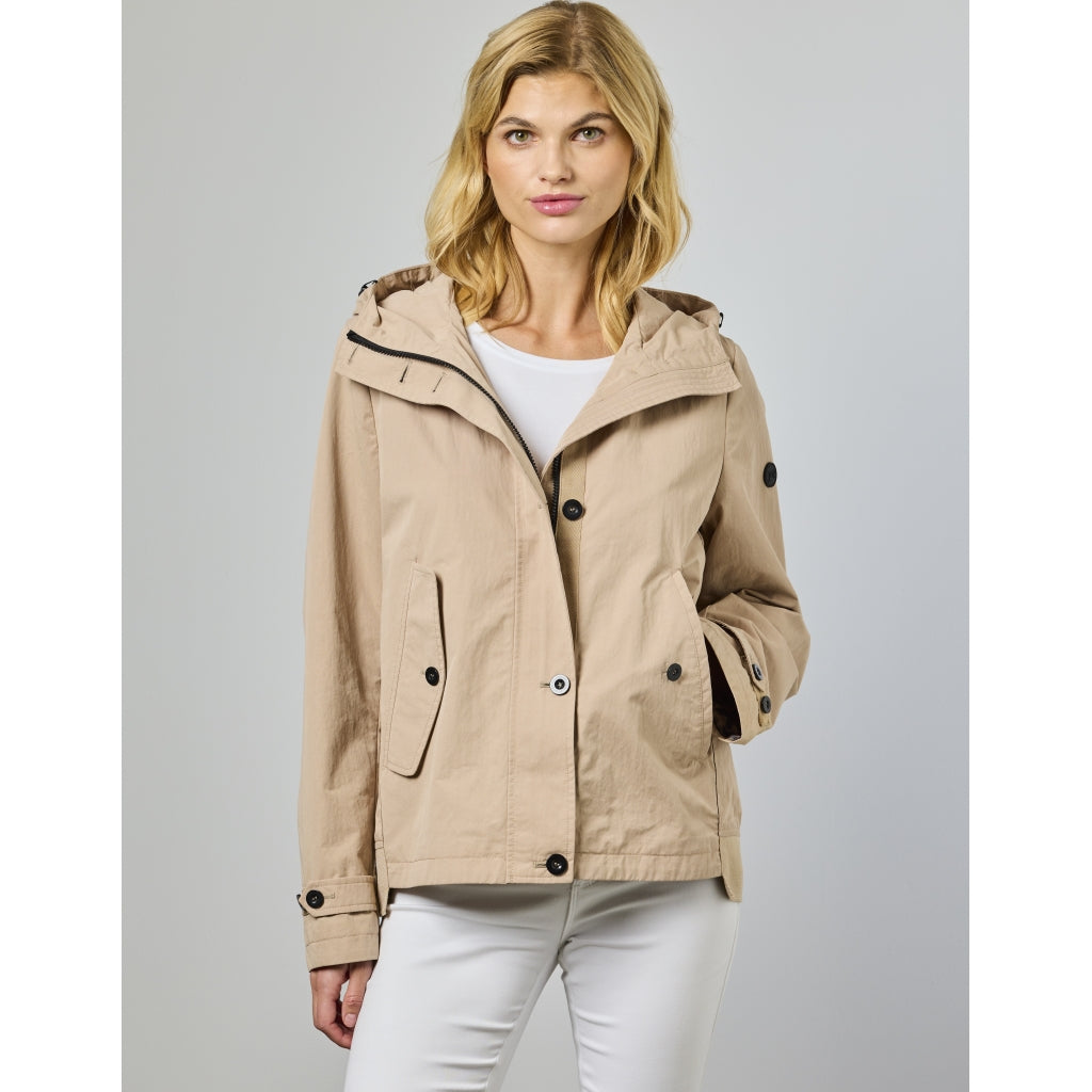 Junge Naomi Kv. 46 12-Sand